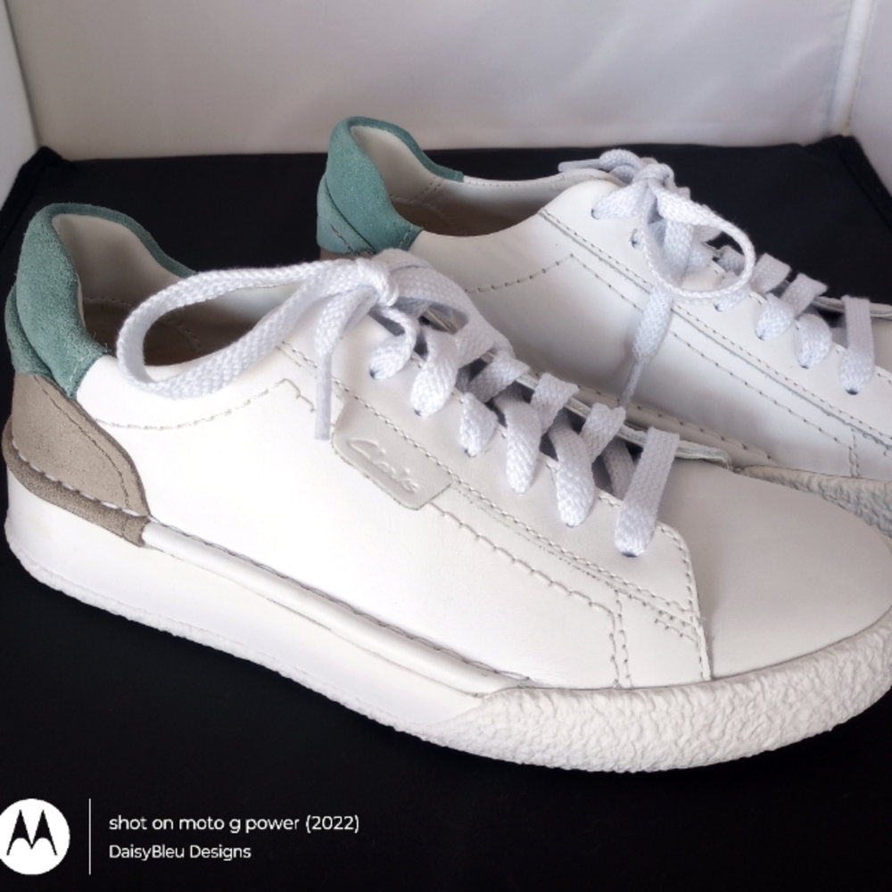 Gorgeous White Gym Shoes by Clarks women's 6.5